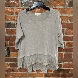 Umgee Light Gray Layered Lace Blouse Size Medium